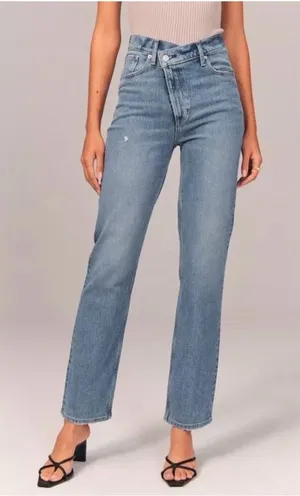 Abercrombie & Fitch The 90s Straight Ultra High Rise Women's Jeans. Size 31/12 thumbnail 1