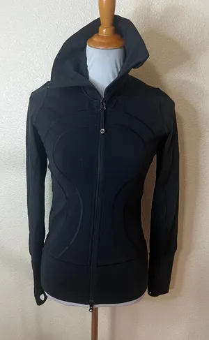 Lululemon In Stride Athletic Jacket thumbholes zipper zip black womens 4 thumbnail 1