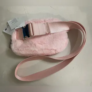 Lululemon NWT Everywhere Belt Bag Plush Fleece Strawberry Milkshake Pink 1L thumbnail 9