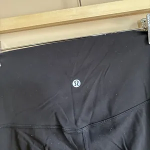 Lululemon full length black athletic leggings women's size 6 pilling flaws thumbnail 5
