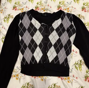 SheIn Black and White Diamond Pattern Sweater thumbnail 2