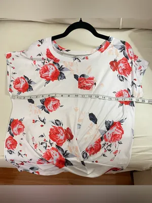Women’s White Floral Twist-Front Short Sleeve Top size M thumbnail 3