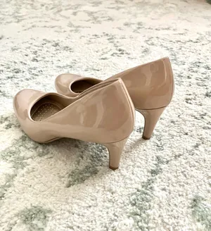 Classic Nude Patent Leather Heel Pumps thumbnail 3