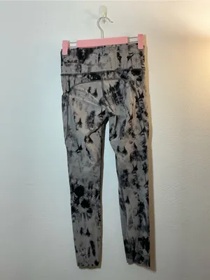 lululemon athletica Black & Gray Tie-Dye Capri Leggings Size 4 thumbnail 2