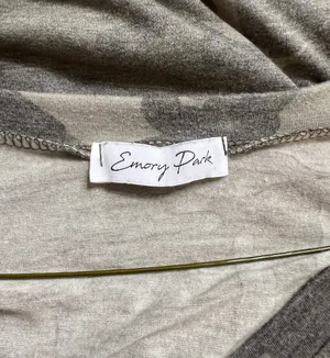 Emory Park Camo Short Sleeve T-Shirt V-Neck Small thumbnail 3