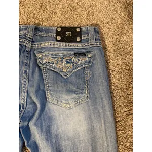 Miss Me JW5824P Cuffed Capri Jeans Light Wash Distressed Blue Denim Size 33 thumbnail 13