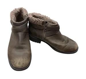 UGG Brown Leather Ankle Boots With Shearling Lining Womens Size 8 SKU 9972 thumbnail 1