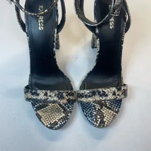 Express Snakeskin Print‎ Block Heels Ankle Strap Sandals Women thumbnail 3