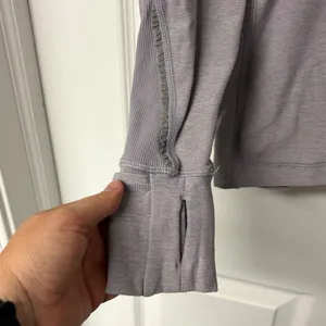 Lululemon Heathered Lavender Half Zip Running Top Mesh Panels Thumbholes Size 6 thumbnail 3