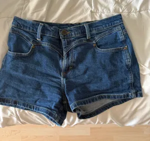 Wrangler Medium Wash Denim Shorts Size 32 thumbnail 1