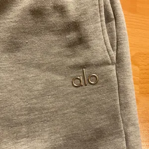 Alo Yoga Accolade Sweatpant Athletic Heather Grey S thumbnail 4