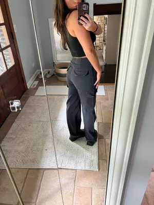 Navy Blue Zara straight leg cargo pants -great condition -pants legs are long #zara #cargopants #navyblue #pants thumbnail 2