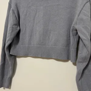 Aritzia Sunday Best Organic Cotton Cashmere Cropped Sweater Size XS Oversized thumbnail 5
