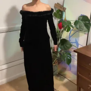 Black velvet maxi skirt set with faux fur trim. size small thumbnail 2