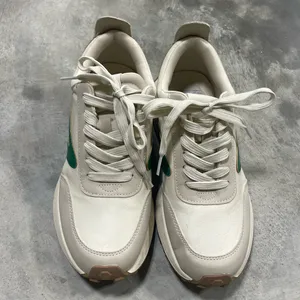 DV by Dolce Vita Braiden womens off white cream green sneakers athletic shoes thumbnail 2