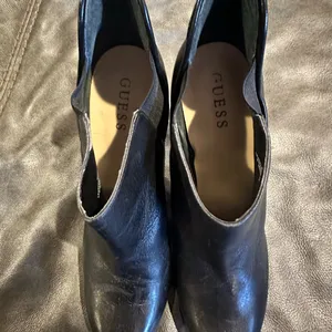 Guess black leather heal‎ booties thumbnail 4