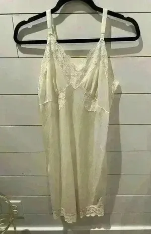 Vintage Deena Fine Lingerie Off White Lace and Eyelet Slip, size 40 thumbnail 1