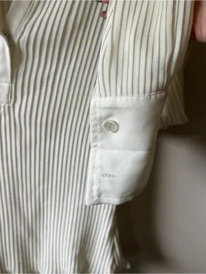 Newport News Vintage Pleated Cream Long-Sleeve Collared Top thumbnail 2