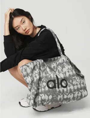 Alo Iconic Shopper Tote Bag thumbnail 2