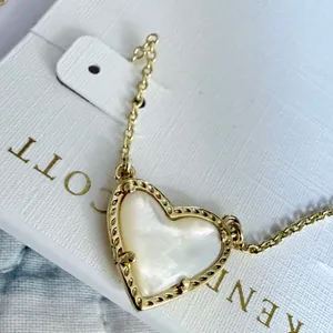 Kendra Scott Ari Heart Gold Pendant Necklace in Ivory Mother-of-Pearl thumbnail 4