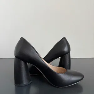 Louise et Cie Women's Jayant Black Leather Block Round Work Heel Pumps Size 6.5 thumbnail 3