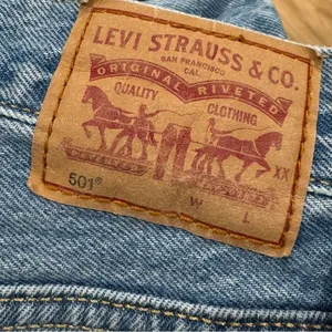 Levi’s 501 Cutoff Shorts Women’s 32 thumbnail 5