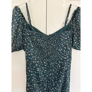 WAYF Nyla Floral Ruched Midi Dress Pine Green Ditsy Floral Puff Sleeve Romantic thumbnail 7