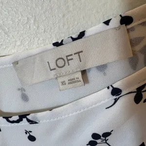 LOFT‎ White Black Floral V-Neck Spaghetti Strap Camisole Tank Top Size XS thumbnail 2