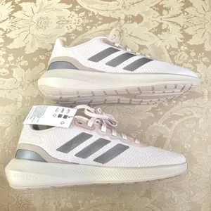 Adidas Women Runfalcon 3 Shoes in Putty Mauve / Wonder Taupe thumbnail 4