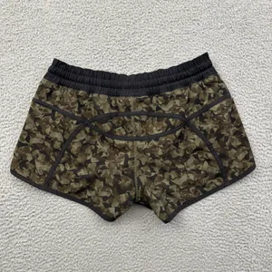 Lululemon Tracker Shorts Low Rise 4" Green Camo Athletic Athleisure Women's 8 thumbnail 2