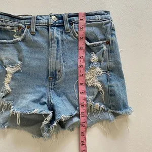 Abercrombie & Fitch High Rise Mom Shorts 26 / 2 Distressed Denim Cutoff Light Wa thumbnail 5