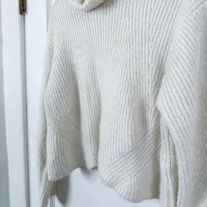 Cotton Candy‎ LA | Oversized Ribbed Turtleneck Cropped Sweater Ivory White thumbnail 4