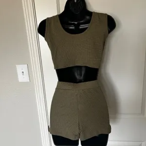 NEW Amable Women's Olive Green Set Small thumbnail 2