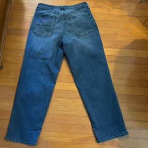 Old Navy Size 12 High Rise WOW Loose Jeans thumbnail 2