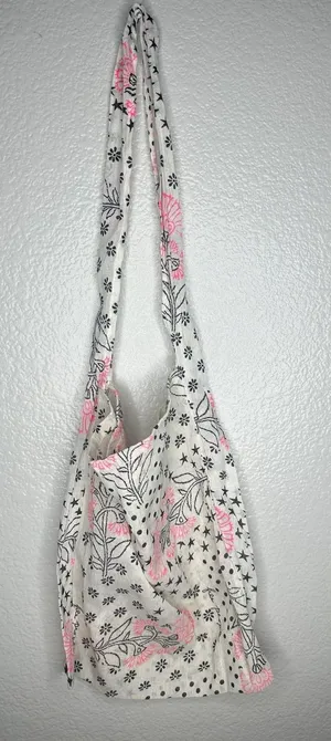 Free People Shoulder Bag Womens Medium Size White Star Floral Boho Sling Print thumbnail 1