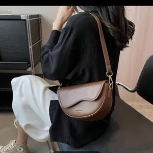 Unisex Brown Saddle Bag / camera bag with Wide Strap crossbody thumbnail 7