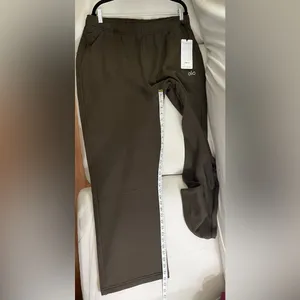 Alo Yoga NWT Accolade Straight Leg Sweatpants in Expresso Color Size XL thumbnail 8