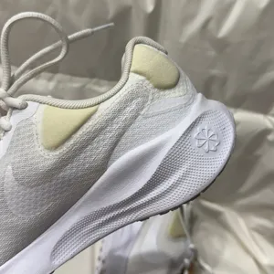 NEW Nike‎ Revolution Running Shoes SIZE 6 B11 thumbnail 5