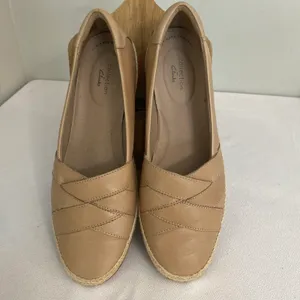 Clark’s tan women’s Danelly Shine loafer spadrilles size 10M thumbnail 2