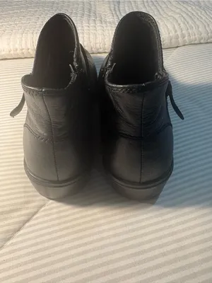 Skechers Relaxed Fit ankle boot with memory foam cushioning. Women’s 8.5 thumbnail 4