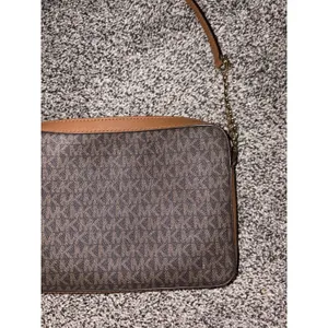 Michael Kors Jet Set Signature Brown Crossbody Bag thumbnail 5