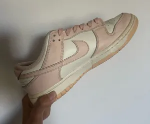Women’s Dunk Low Orange Pearl Nike thumbnail 1