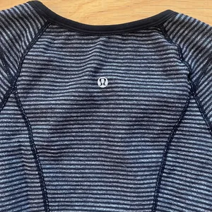 lululemon Reversible Rulu Long Sleeve Tee Top | Size 4 | EUC thumbnail 6