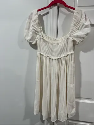 Ivory Puff-Sleeve Smocked Casual Dress thumbnail 4
