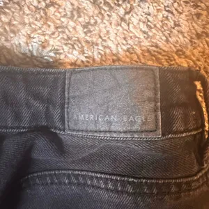American Eagle Mom Straight Jeans 000 Ripped Distressed Black Denim‎ thumbnail 9