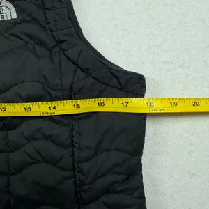 The North Face Women’s Black Quilted Puffer Vest Size Small Full Zip thumbnail 6