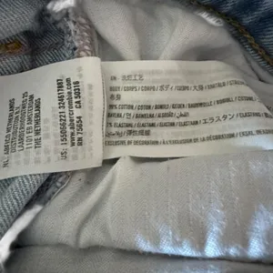 Abercrombie 90s Straight Ultra High Rise Distressed Jeans 26 short 2S Light Wash thumbnail 12