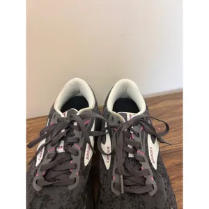 Brooks Adrenaline GTS 23 Womens Running Shoes Black Plum 1203911B072 Size 9 thumbnail 3