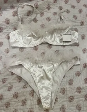 SheIn Satin Luxurious White Feather Trim Bra Set thumbnail 1