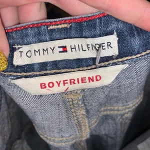 Tommy Hilfiger boyfriend size 8 short jeans thumbnail 6
